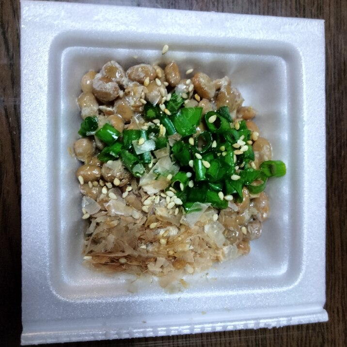 納豆アレンジ わけぎたっぷりのせて